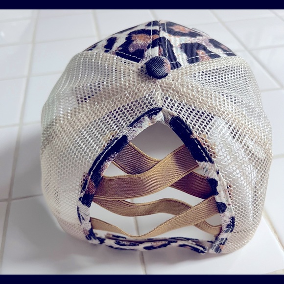 Women’s leopard print baseball cap - Picture 3 of 3